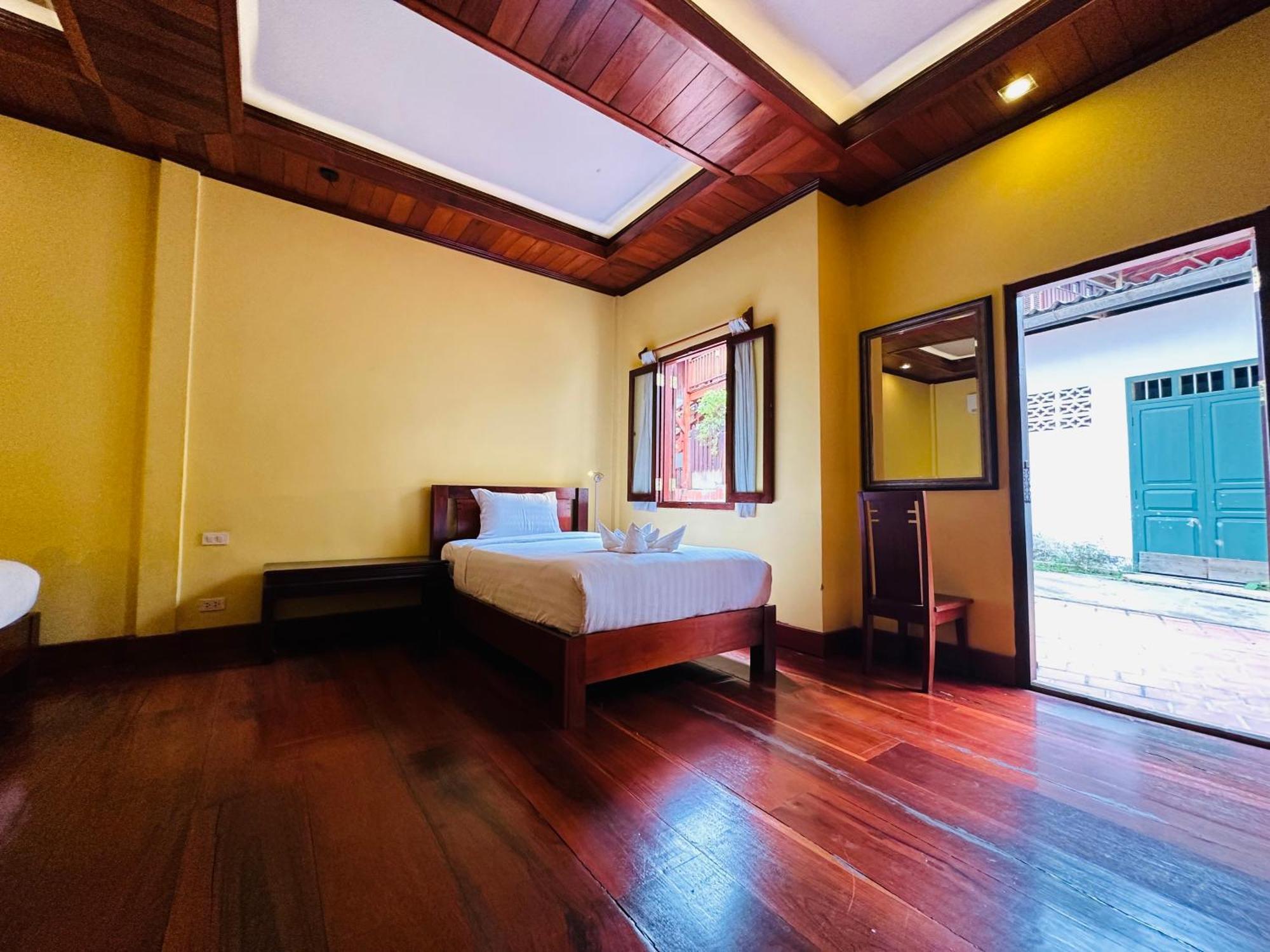 Villa Phonethip Mekong Riverside Луанґпхабанґ Екстер'єр фото