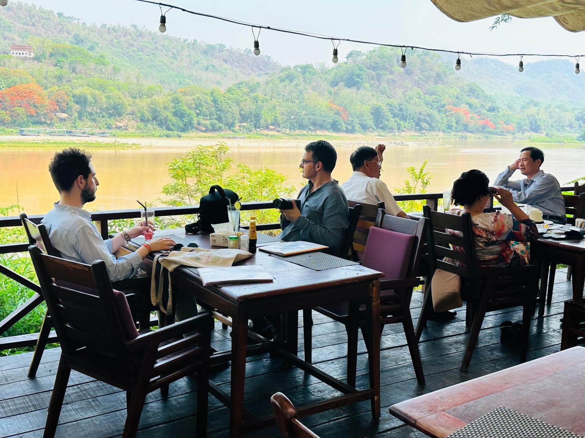 Villa Phonethip Mekong Riverside Луанґпхабанґ Екстер'єр фото