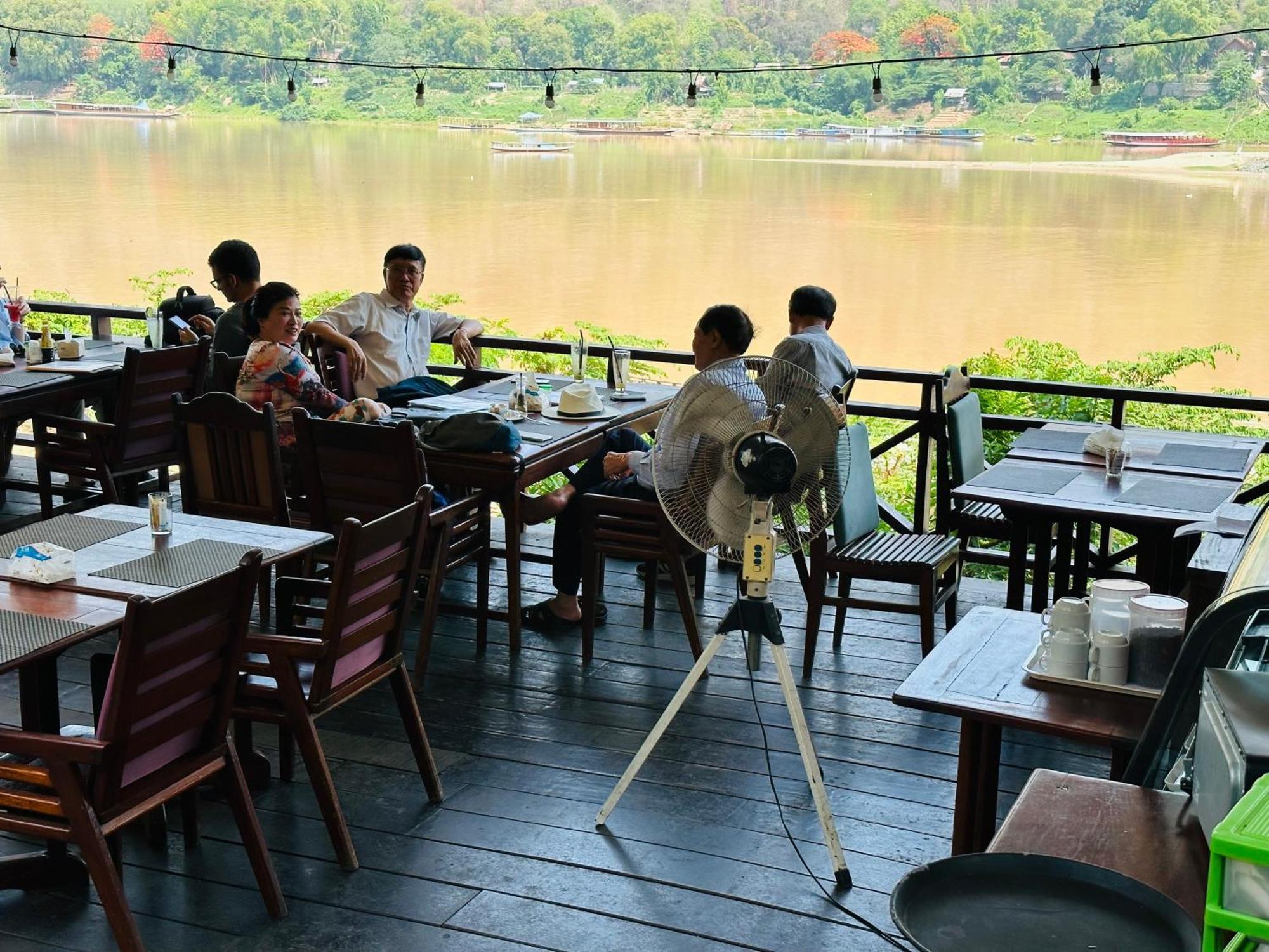 Villa Phonethip Mekong Riverside Луанґпхабанґ Екстер'єр фото