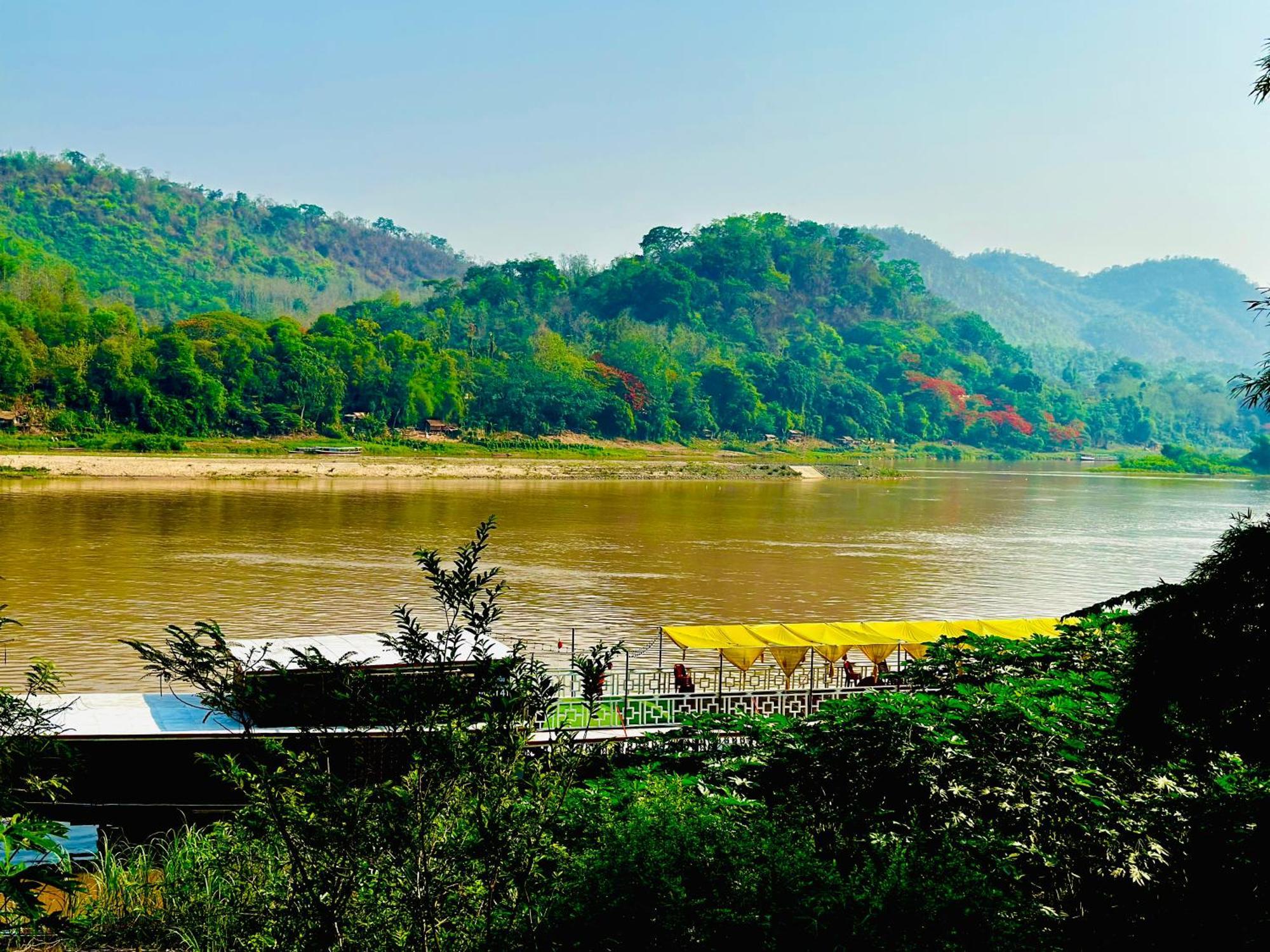 Villa Phonethip Mekong Riverside Луанґпхабанґ Екстер'єр фото