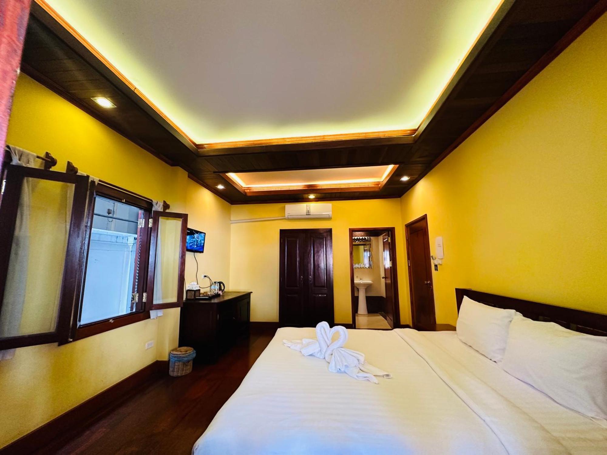 Villa Phonethip Mekong Riverside Луанґпхабанґ Екстер'єр фото
